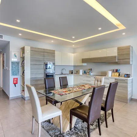 Daire A Stunning 3br With Private Terrace In Swieqi By 360 Estates