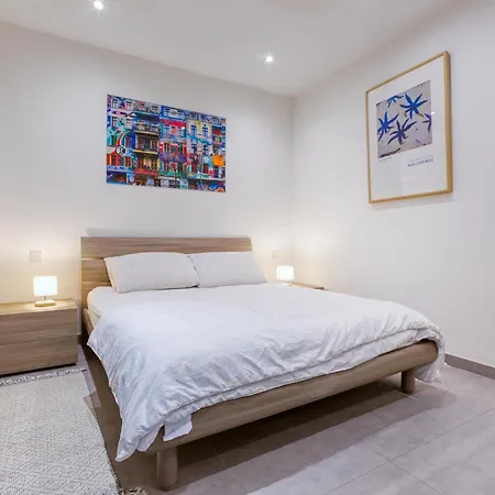 Daire A Stunning 3br With Private Terrace In Swieqi By 360 Estates